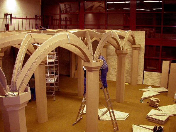 Décor. Hall avec voutes en construction.