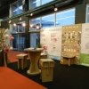 Stand avec petit mobilier en carton