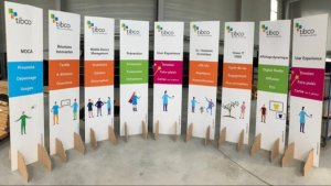 Totem en carton alvéolaire