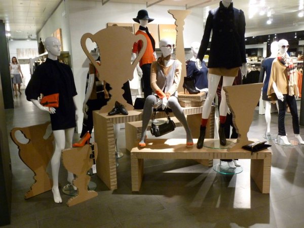 Mobilier pour magasins. 100% carton