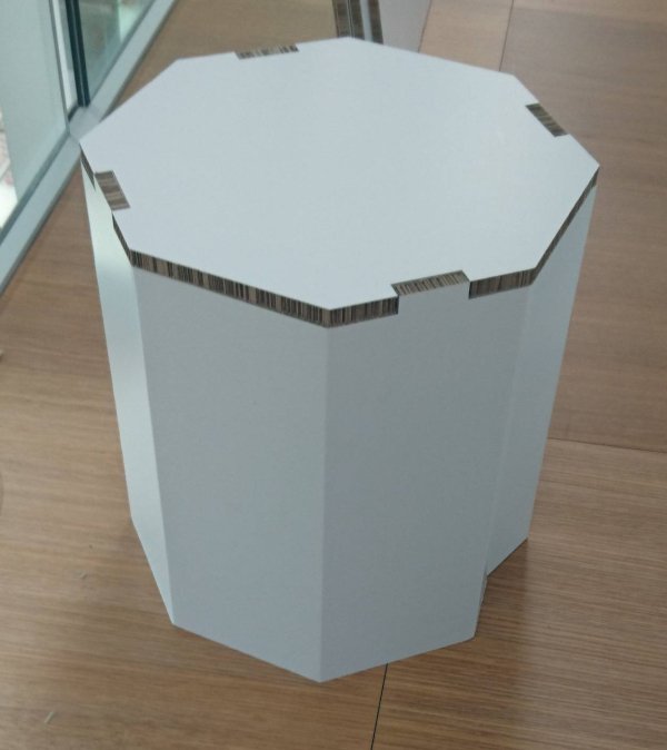 Tabouret en carton